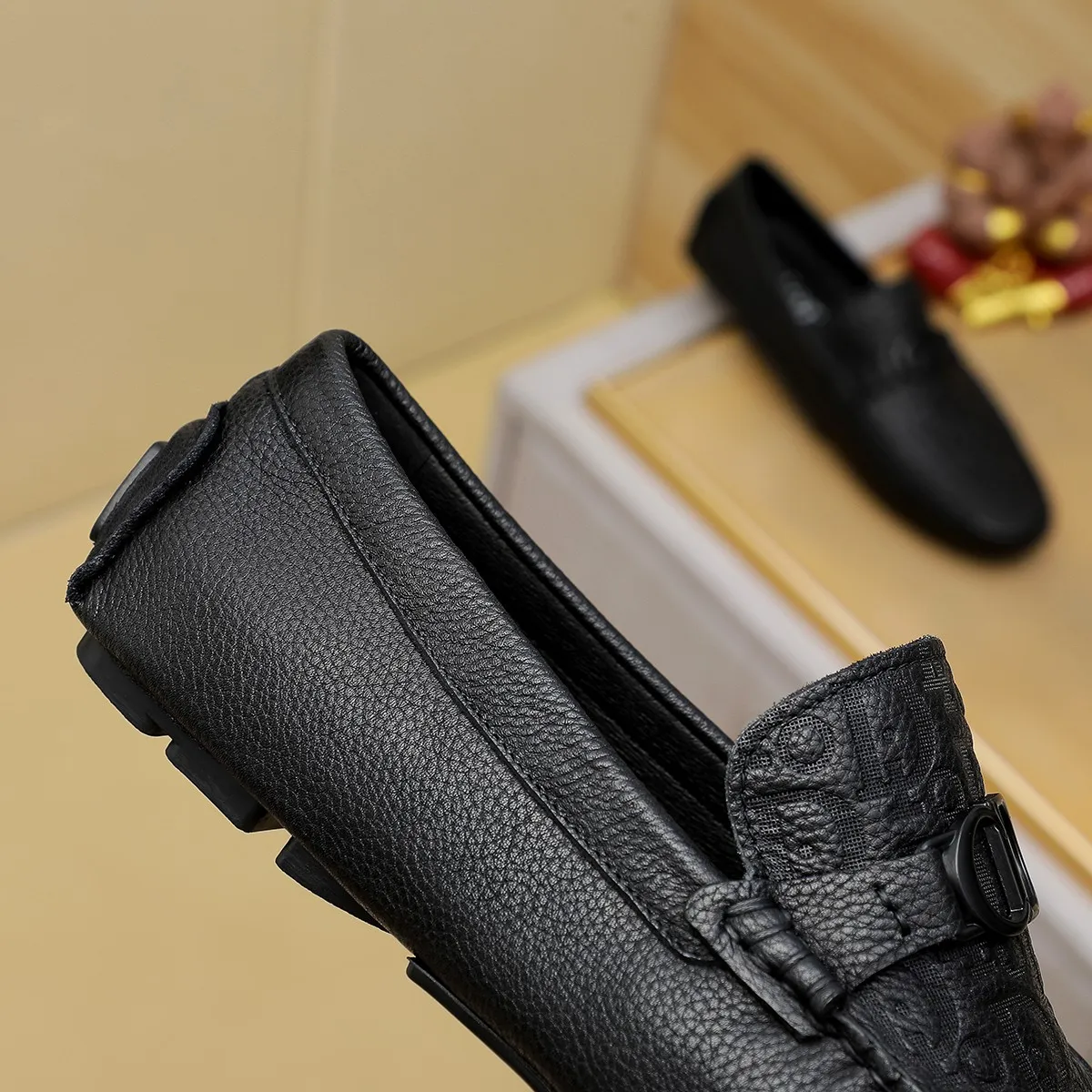 Men's shoes 💰380 🕷️🕷️[Dior] Dior's new casual men's shoes are launched in Hong Kong counters. Official website 1:1 production. Italian original first-layer cowhide + 🐷 leather lining. Designed by European and American masters. Perfect shape to create counter quality, solid color rubber wear-resistant outsole and classic dazzling toe! Super versatile and very comfortable. High-end without losing taste, fashionable and novel! ! Absolute focus! Colors available! Code number 38-44 (45.46 customized)